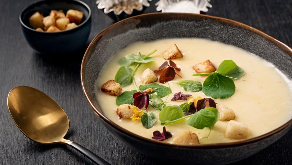 যুদ্ধের দামামা বেজেই চলেছে সুইৎজারল্যান্ডের কাপেল এলাকায়। একের পর এক প্রাণ যাচ্ছে। যুদ্ধ চলতে চলতে তখন দুই পক্ষই ক্লান্ত। রণক্লান্ত সেনাদের পেটে ছুঁচোয় ডন মারছে খিদের চোটে। ফলে দুই পক্ষই ঠিক করল, কিছুটা বিশ্রাম নেবে। 