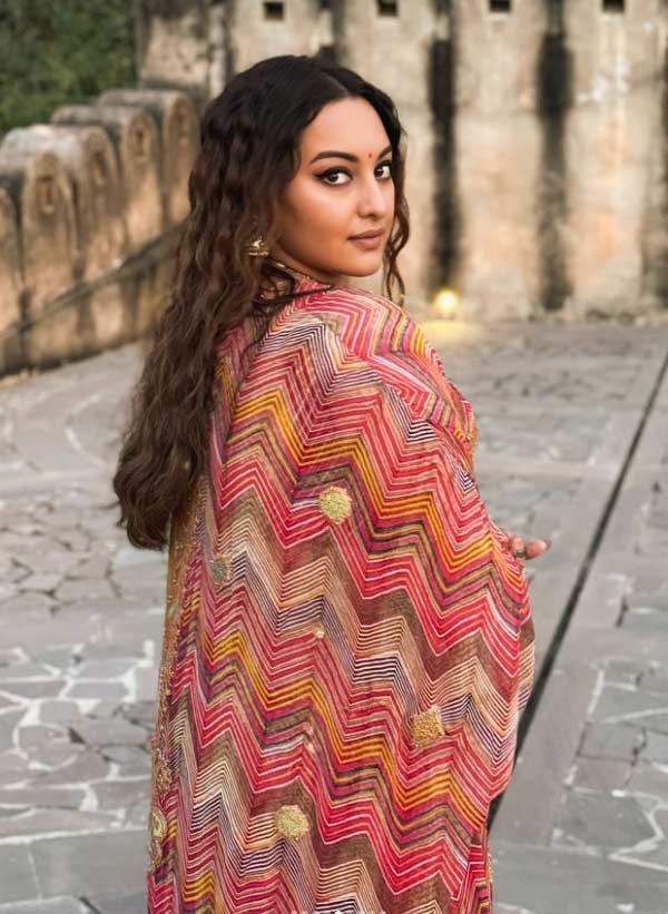 রাজস্থানের দুর্গে সোনাক্ষী।