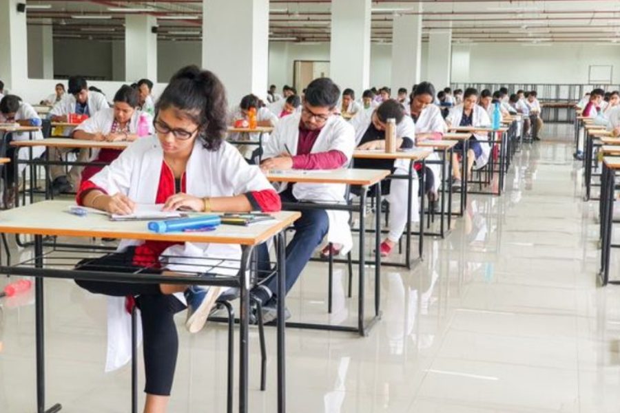 Sitting arrangements with at least 36 inches gap between two rows in Medical college examinations will be followed dgtl