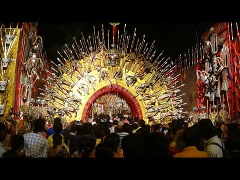 প্রতি বছর এই পুজো দেখতে লক্ষ লক্ষ মানুষের জনসমাগম হয় এখানে। এ বার কি আপনিও যাওয়ার কথা ভাবছেন?