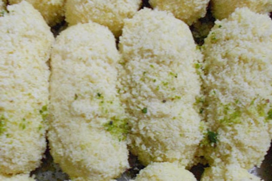 মৃত্যুঞ্জয় সুইট্স: আর একটি বিখ্যাত মিষ্টির দোকান মৃত্যুঞ্জয় সুইট্স। এই দোকানের বয়স ৫০ বছরের বেশি। এখানে গেলে অবশ্যই স্বাদ নিন লট চমচম এবং ক্রিম চপের। 