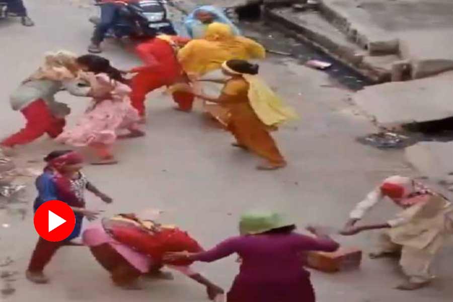 Police takes action after video of women seen fighting with each other in Bagpat of Uttar Pradesh