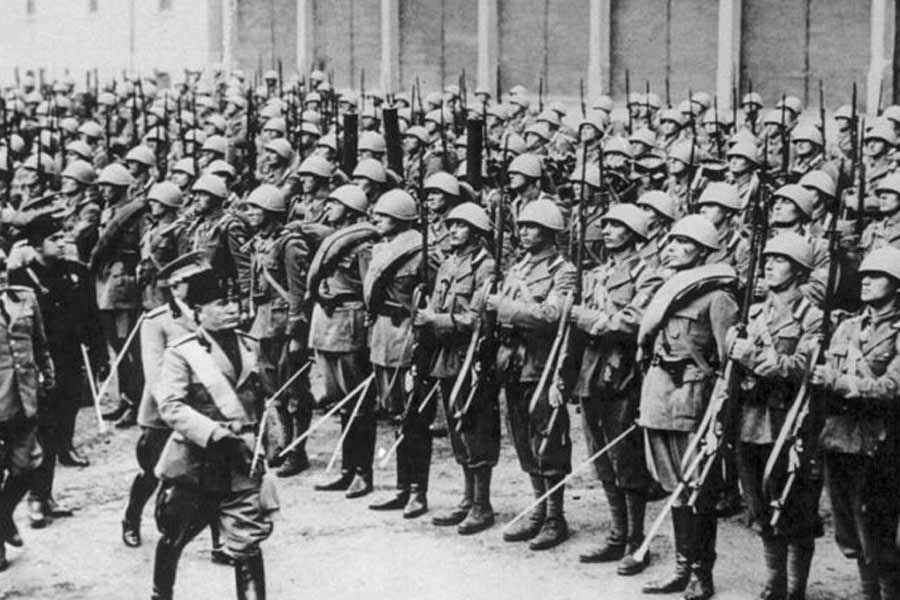 From Hitler to Chairman Mao know the strange habits of Dictators 