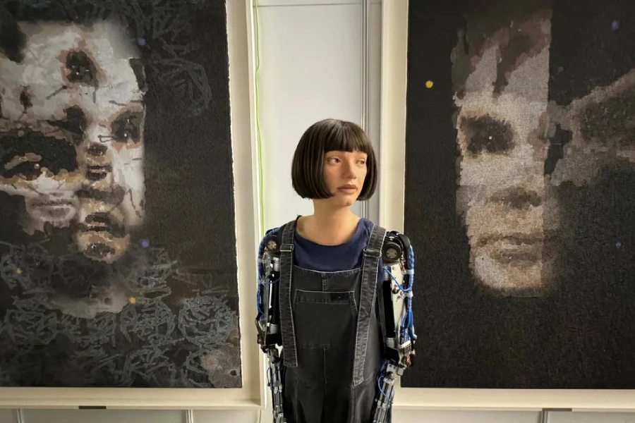 শিল্পের সঙ্গে শিল্পী।