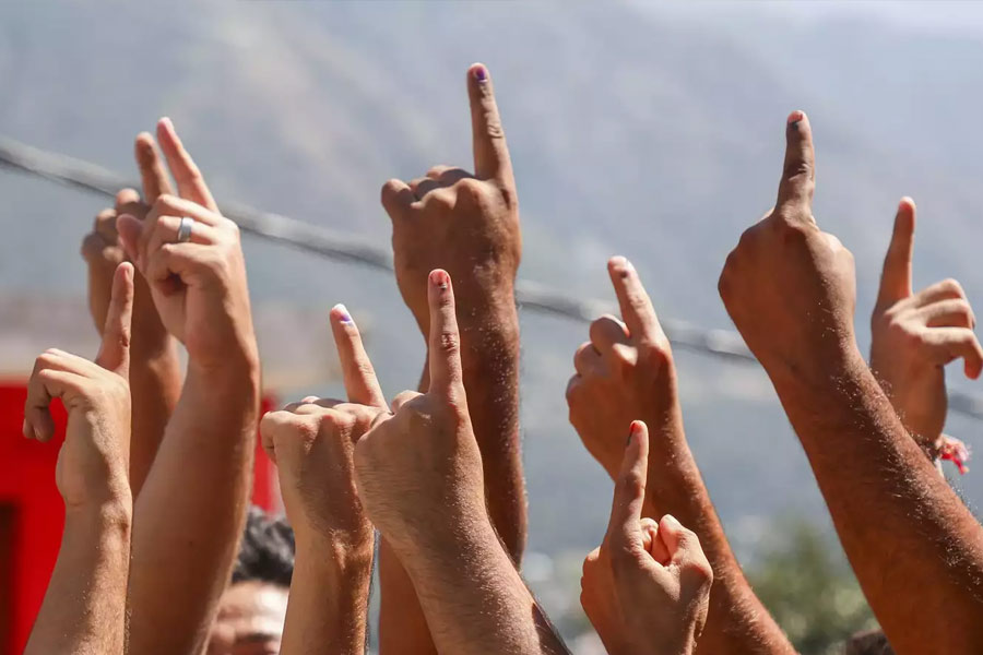 Who are middle class of India know the definition and other criteria 