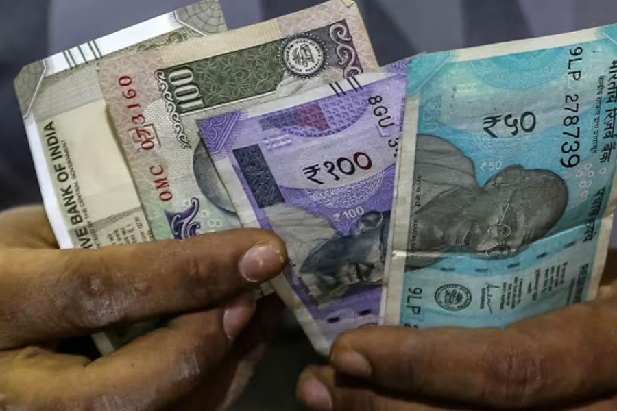 Who are middle class of India know the definition and other criteria 