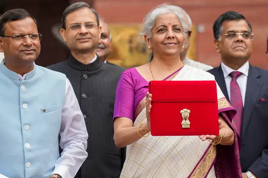 Who are middle class of India know the definition and other criteria 