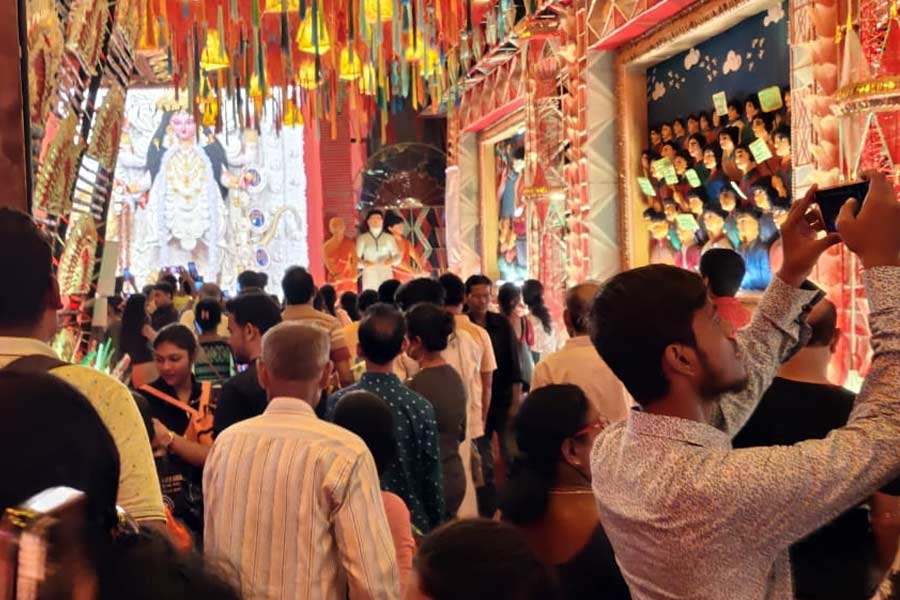 Many people gather in chandannagar for visiting Jagaddhatri Pujo