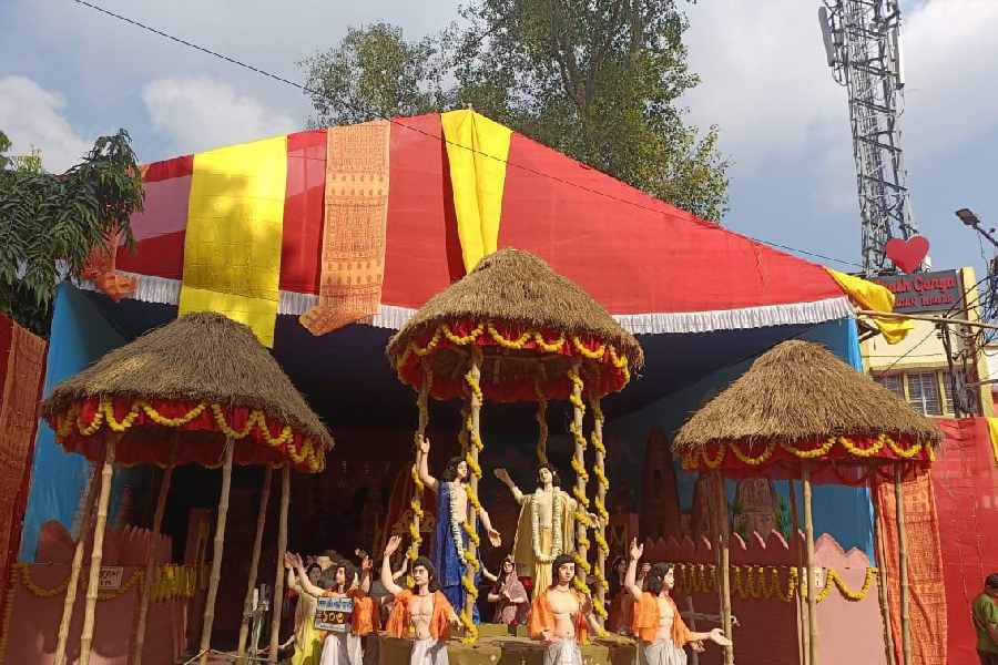 ১০। নতুন তিলিঘাট- প্রতি বছরের মতো এ বারও দর্শকদের হতাশ করেনি নতুন তিলিঘাট।