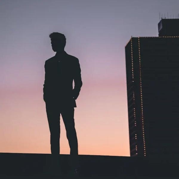 Chinese man has one wife and four girlfriends, all live in same complex but unaware of each other