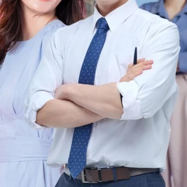 Chinese man has one wife and four girlfriends, all live in same complex but unaware of each other