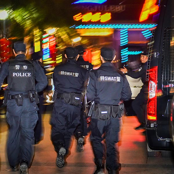 Chinese man has one wife and four girlfriends, all live in same complex but unaware of each other