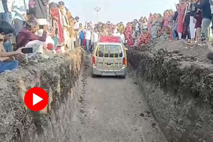 Family from Gujarat performs last rites of favourite car, video goes viral