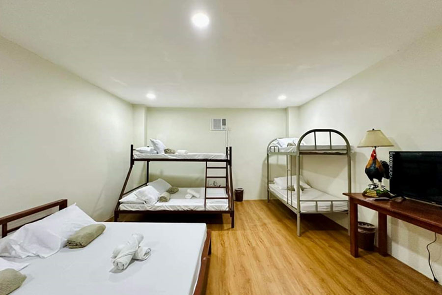 All needs to know about Chicken shaped Hotel in Philippines 