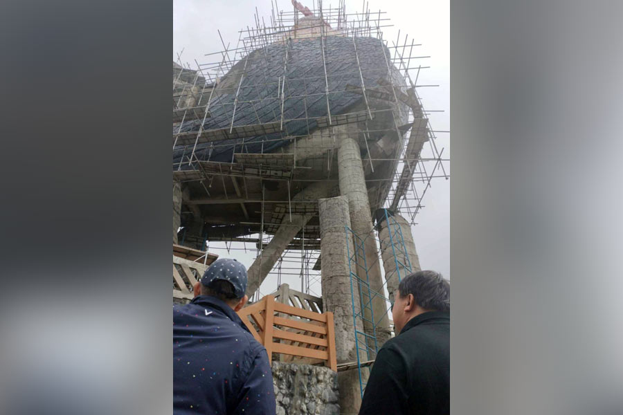 All needs to know about Chicken shaped Hotel in Philippines 