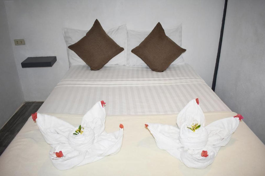 All needs to know about Chicken shaped Hotel in Philippines 