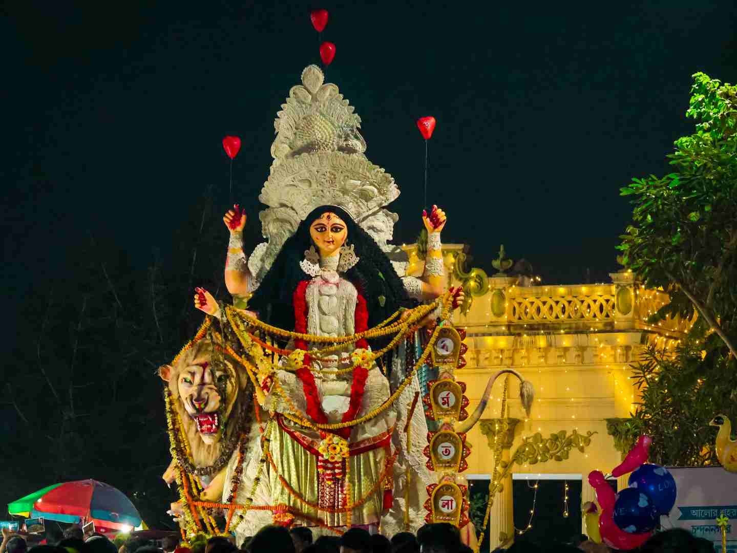 চন্দননগরের এই রীতি আসলে বেশ পুরনো। এখনও দশমীর দিন সকাল থেকে সন্ধে পর্যন্ত বন্ধ রাখা হয় বিদ্যুতের সরবারহ। 