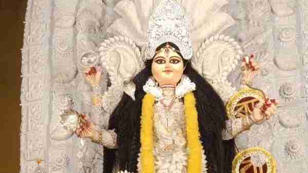 দশমীর সারারাত শোভাযাত্রার পর একাদশীর সকালে নিজ নিজ মণ্ডপে ফিরে আসেন দেবী প্রতিমারা।