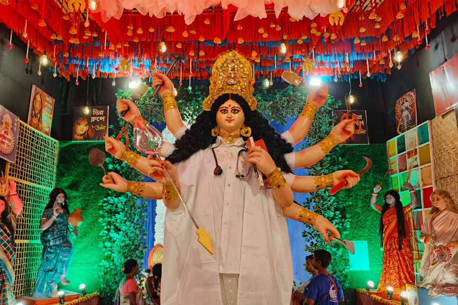 Jagadhatri Puja in Chandannagar shown protest for RG Kar incident