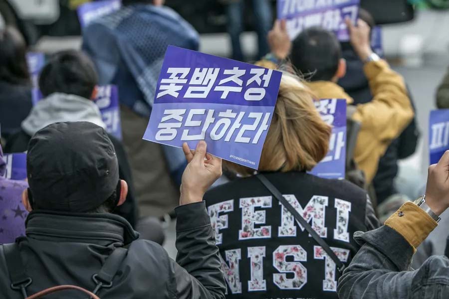 US women starts 4B movement to boycott men soon after Donald Trump elected as President 