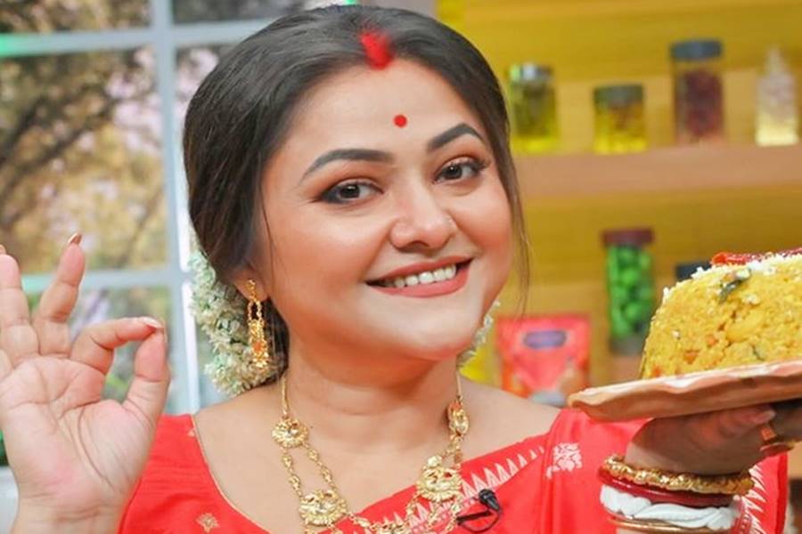 ‘রান্নাঘর’ রিয়্যালিটি শো-তে কণীনিকা বন্দ্যোপাধ্যায়।