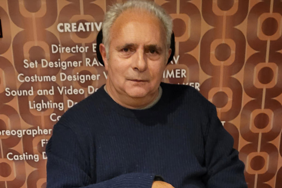 নাট্যকার: হানিফ কুরেশি।