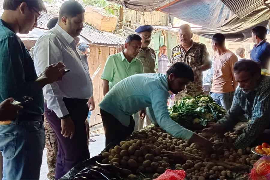 Special Team of Government visited markets to find out the reason for high price of potatoes