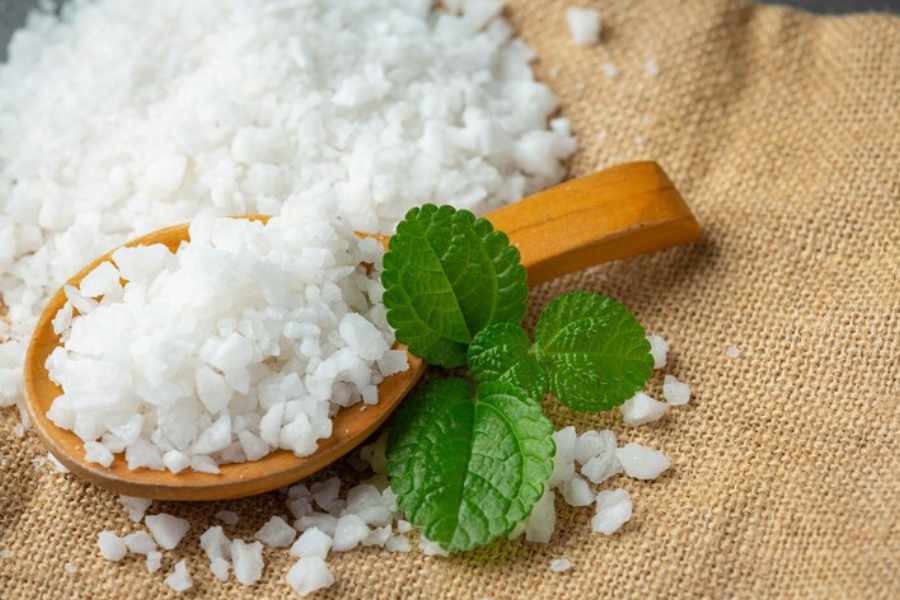 Is it safe to consume camphor in desserts