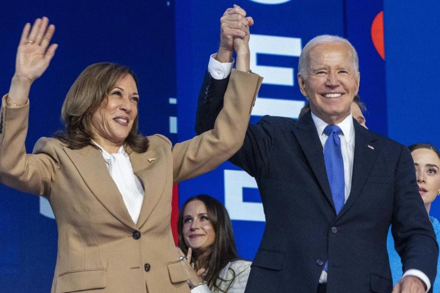 Close aide of Kamala demands resignation of Joe Biden and making Harris the first Female US President for a short period dgtl