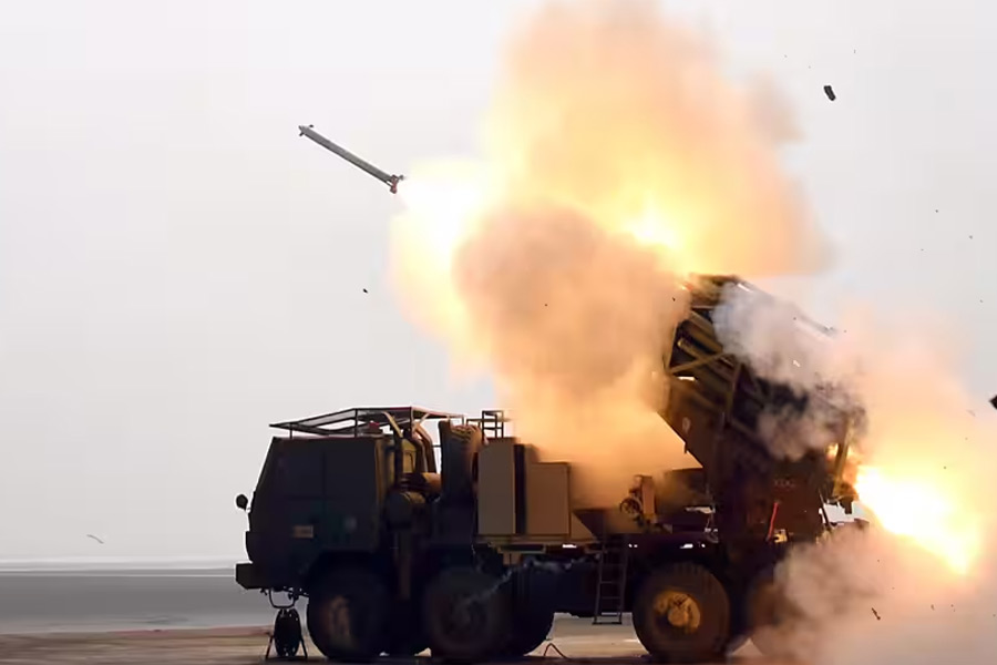 Pinaka Multi Barrel Rocket Launcher System France may purchase this weapon from India 
