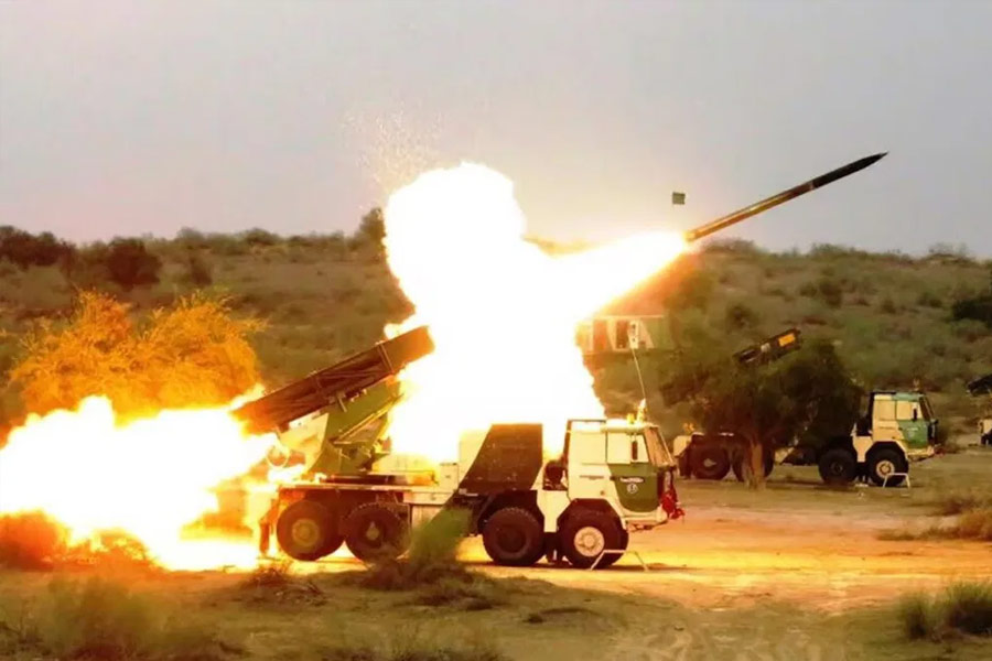 Pinaka Multi Barrel Rocket Launcher System France may purchase this weapon from India 