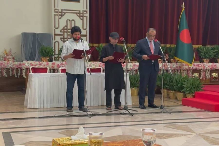 শপথপাঠে ফারুকী।