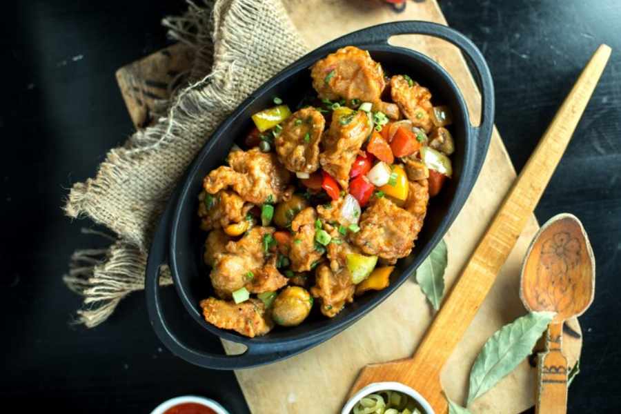 সব্জি দিয়ে চিকেনের পদ।