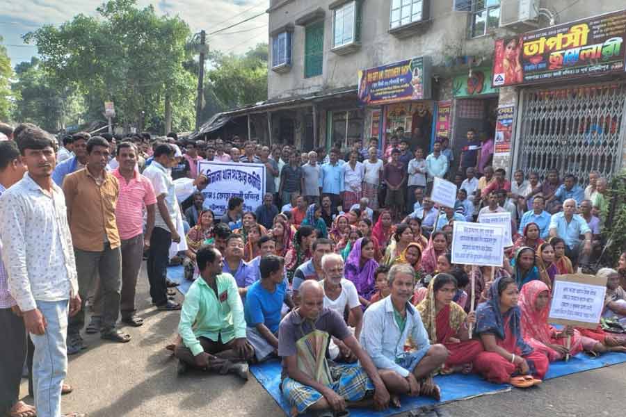 Claiming canal renovation works people blocked road for five hours in Purba Midnapore’s Patashpur dgtld