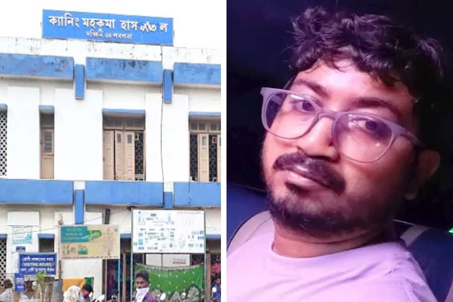 (বাঁ দিকে) ক্যানিং মহকুমা হাসপাতাল। সহকারী সুপার সৌরভ দাস (ডান দিকে)।