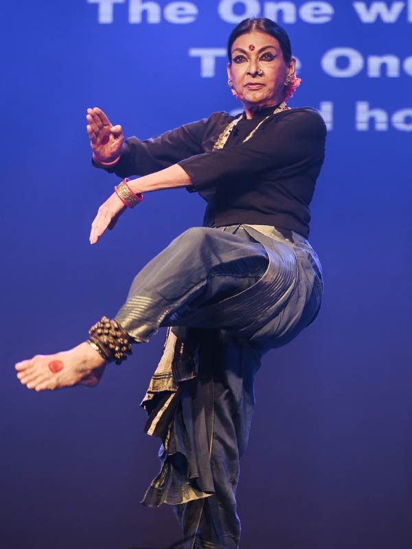 Image of Bharatanatyam dancer Mallika Sarabhai