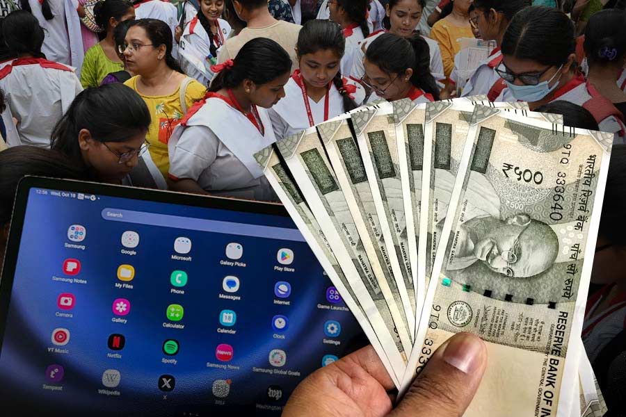 Who is the main culprit behind the ongoing Tab Scam in West Bengal, speculations arise?