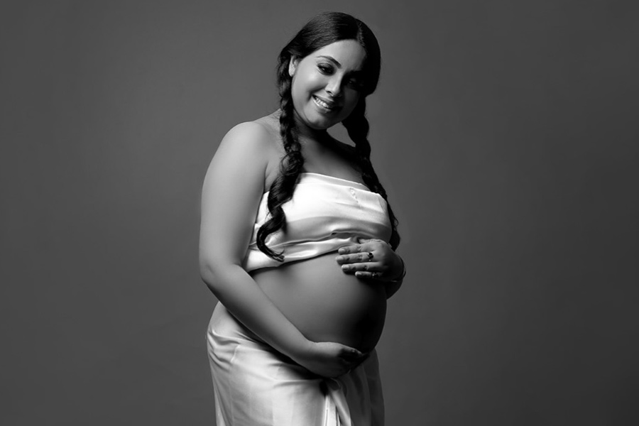 Actress Sreemoyee Chattoraj shares a photo from her maternity shoot