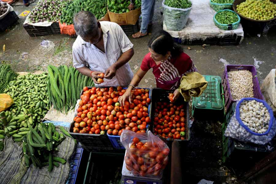 India\\\\\\\\\\\\\\\\\\\\\\\\\\\\\\\'s retail inflation surged to a 14-month high in October