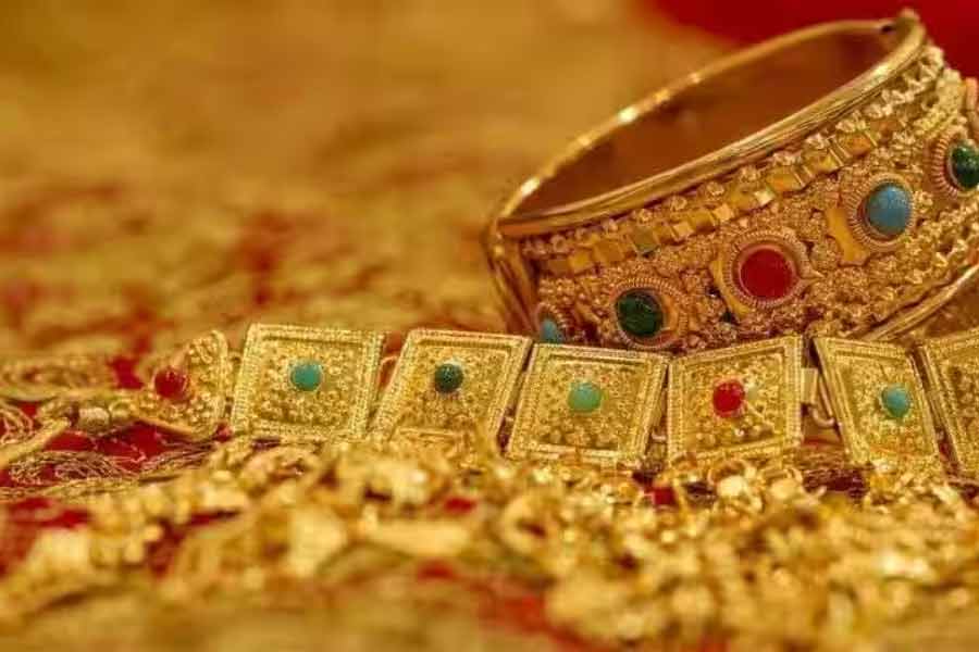 Gold price continuously down in November 2024 know the reasons 