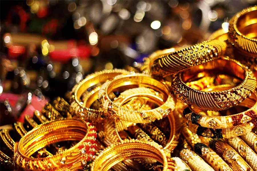 Gold price continuously down in November 2024 know the reasons 