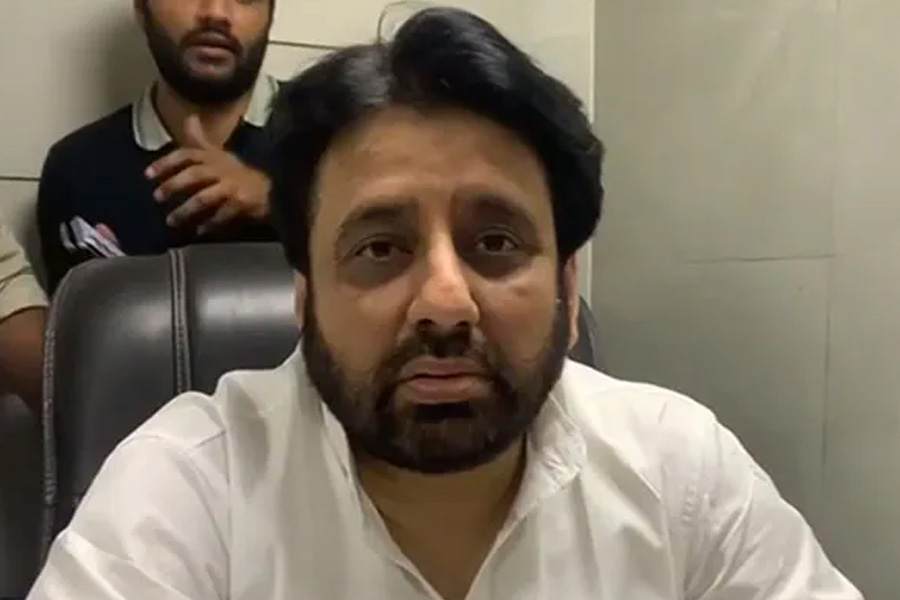 Delhi court asks ED to release AAP MLA Amanatullah Khan in Waqf Board case