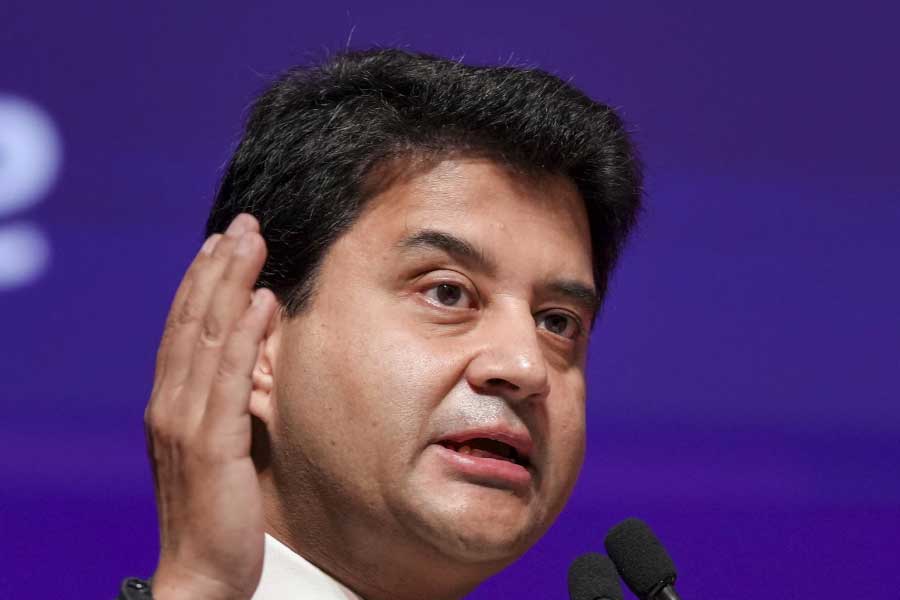 Elon Musk Company Starlink may get entry in Indian telecom market how concern is it 