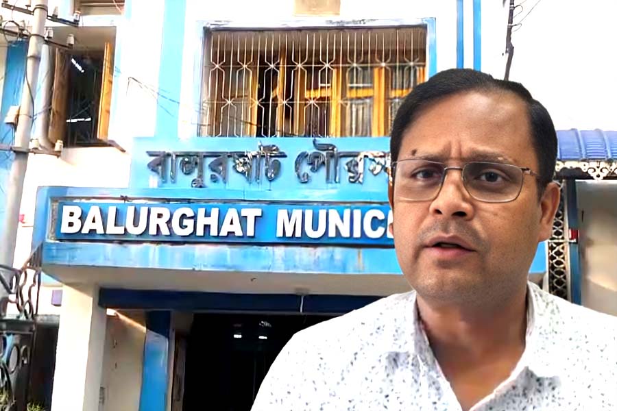 More than 14 lakh rupees disappeared from the bank account of Balurghat municipality