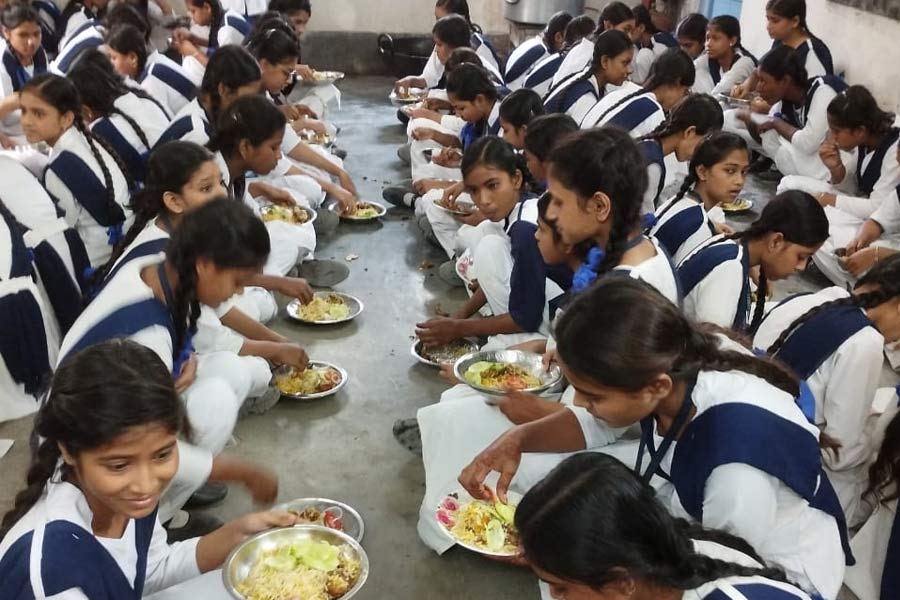 Biriyani served in mid-day meal to the bankra school student