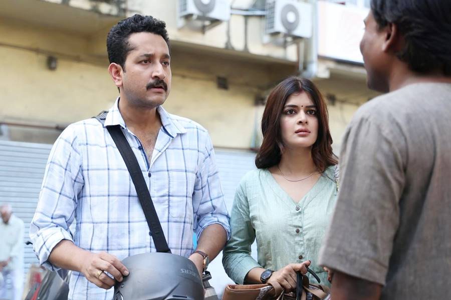 জুটিতে পরমব্রত চট্টোপাধ্যায় এবং মধুমিতা সরকার।