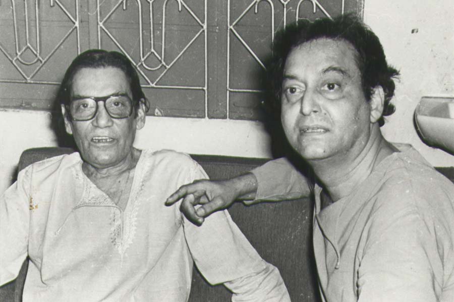 Bengali Singer Saikat Mitra remembers his father musician Shyamal Mitra on his death anniversary