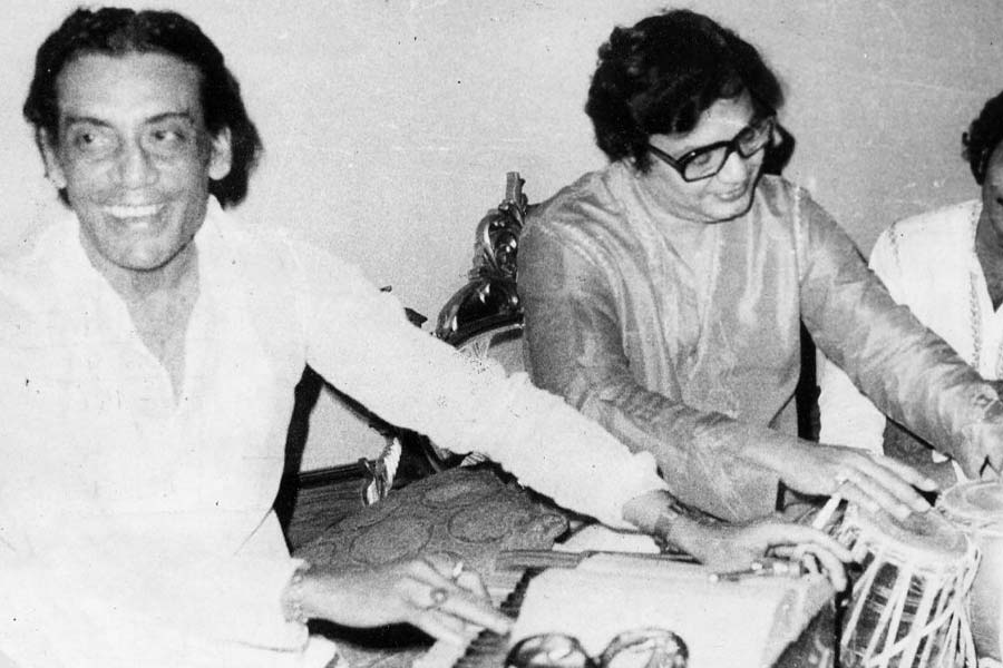Bengali Singer Saikat Mitra remembers his father musician Shyamal Mitra on his death anniversary 