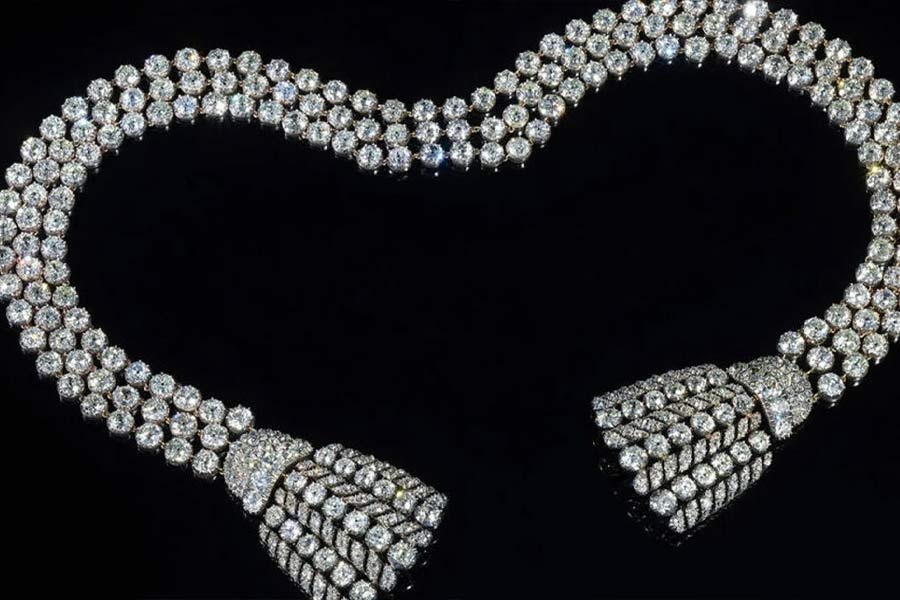 A mysterious necklace with 500 diamonds links to a scandal of Marie Antoinette
