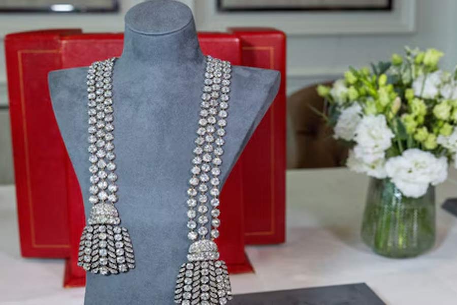 A mysterious necklace with 500 diamonds links to a scandal of Marie Antoinette